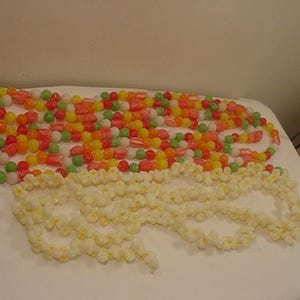 Vintage Mid Century Plastic Christmas Tree Garland - Candy & Popcorn  25 - 217