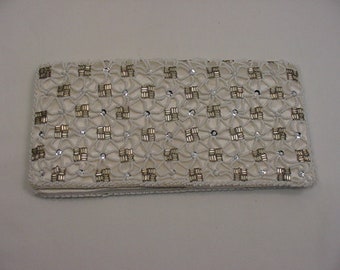 Vintage Evening Clutch With White & Silver Beads  19 - 554
