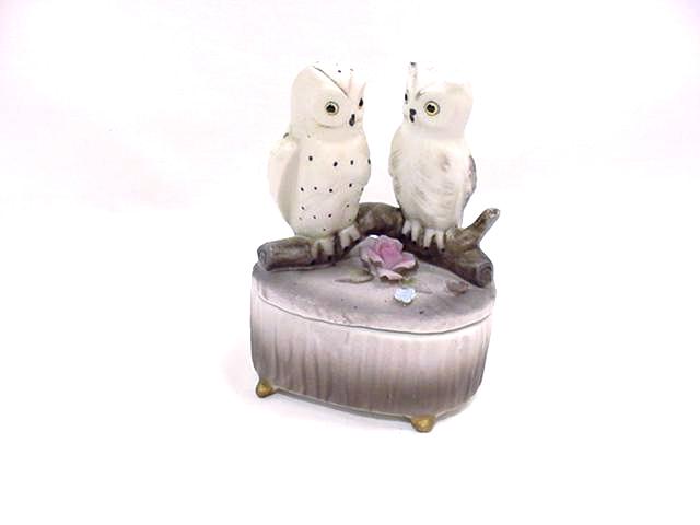 Vintage Mid Century - Owls - Porcelain - Footed - Trinket Box   25 - 579