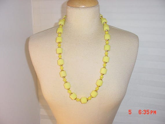 Vintage Yellow Plastic Beads Necklace  18 - 252 - image 6