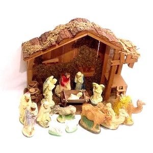 Vintage Woolworth Company - 14 Composition Figures ( Some Damage ) - Christmas Nativity Set With Newer Creche  25 - 473