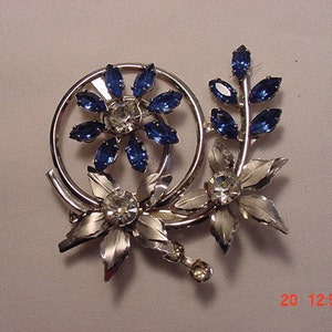 Vintage Blue Rhinestone Abstract Flower Brooch   16 - 633