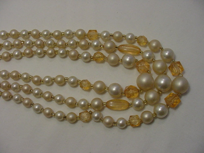 Vintage White /& Peach Plastic Bead Three Strand Necklace 19-375