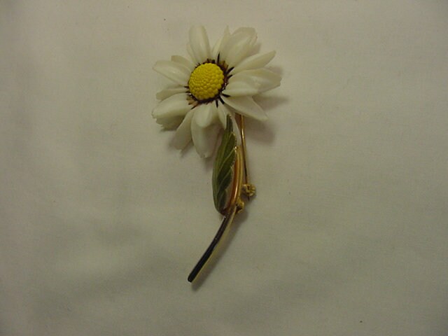 Vintage Daisy Flower Brooch 20 - 348 - Etsy