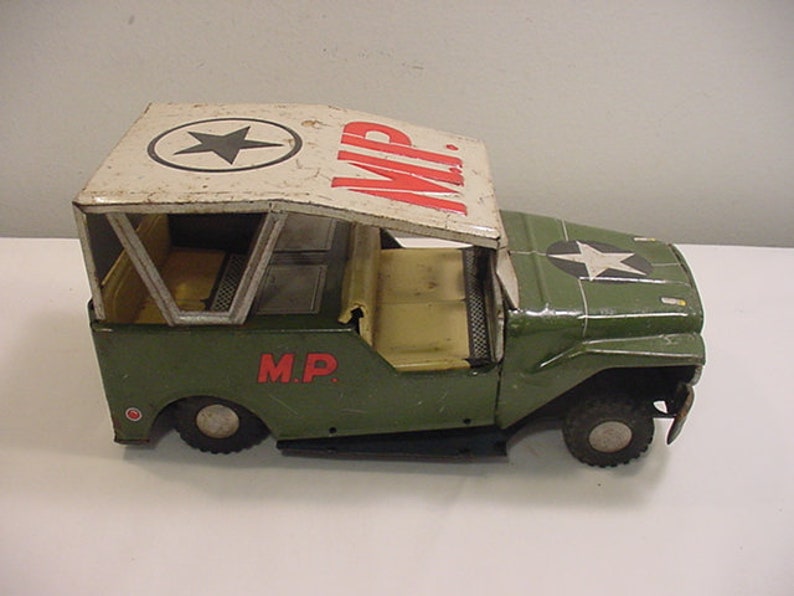 Made In Japan 19-705 Army Jeep Vintage 1950/'s Or 1960/'s Era Tin Toy M.P