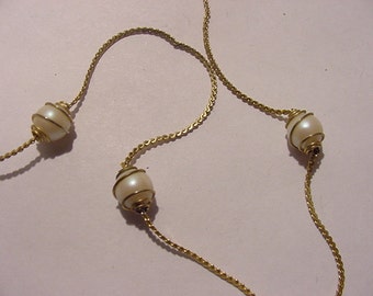 Vintage Faux Pearl Necklace   11 - 2038