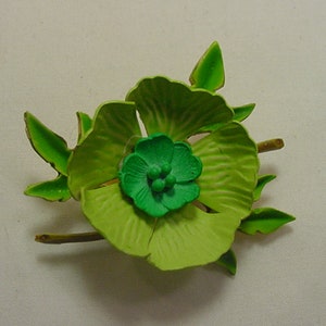 Vintage Green Flower Blossom Brooch  20 - 100