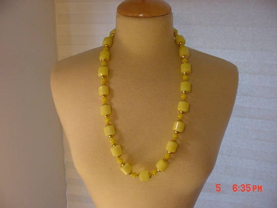 Vintage Yellow Plastic Beads Necklace  18 - 252 - image 5