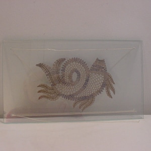 Vintage Tchécoslovaquie Poisson à cordes fait à la main enfermé entre deux morceaux de verre 23 - 94