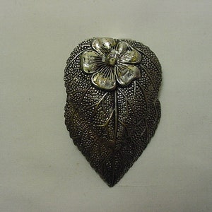 Vintage Dress Or Fur Clip - Leafs & Flower Blossom  18 - 1798