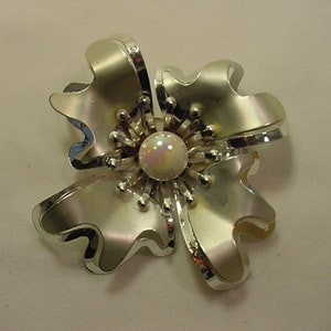 Vintage Abstract Flower Blossom Brooch  20 - 209