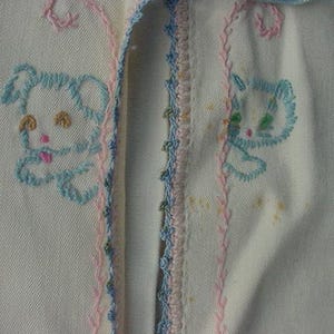 Camisón infantil antiguo, bordado a mano, década de 1920, cachorros y gatitos, 24-170