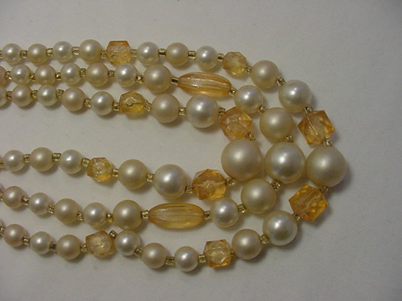 Vintage White /& Peach Plastic Bead Three Strand Necklace 19-375