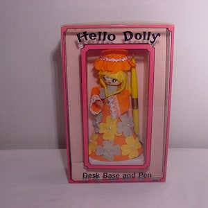 Vintage Hello Dolly Desk Base And Pen - New Old Stock In Original Box   24 - 118