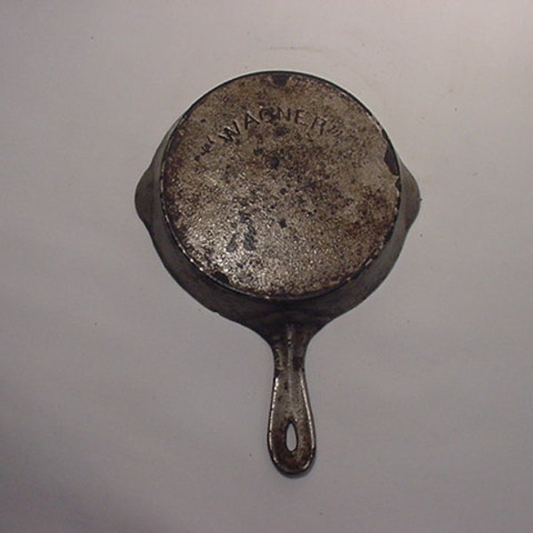 Vintage Wagner Small Cast Iron Skillet  24 - 86