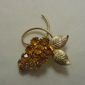 Vintage Gold Rhinestone Brooch  20 - 110
