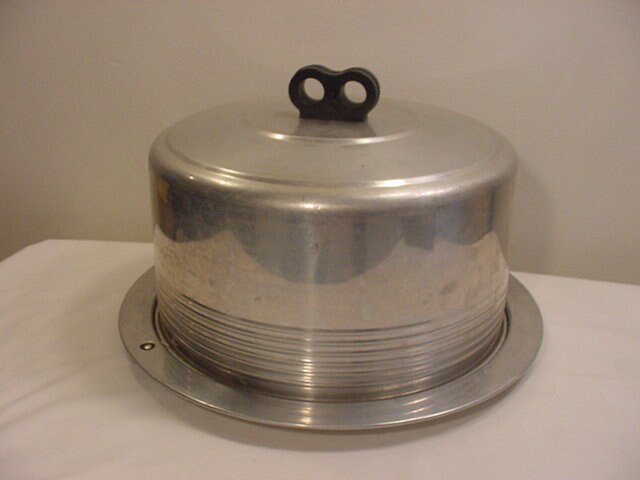 Vintage Aluminum Covered Cake Pan With Closing Metal Tabs/carrying Case 