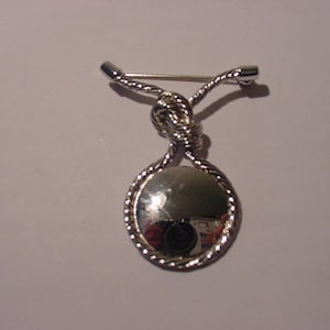 Vintage Silver Tone Metal Dangle Brooch  11 - 1683
