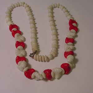 Vintage Red And White Glass Bead Necklace 11 1666 image 2