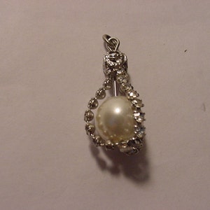 Vintage prong set rhinestone with faux pearl silver tone metal  pendant   2011 - 1116