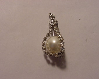 Vintage prong set rhinestone with faux pearl silver tone metal  pendant   2011 - 1116