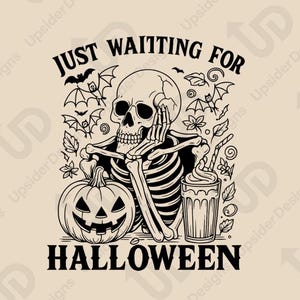Könnte beinhalten: Schwarz-weißes digitales Download-Grafik mit einem Skelett, einem Kürbis und einem Getränk, mit dem Text "JUST WAITING FOR HALLOWEEN". Enthält die Dateiformate PDF, SVG, PNG, DXF und EPS.