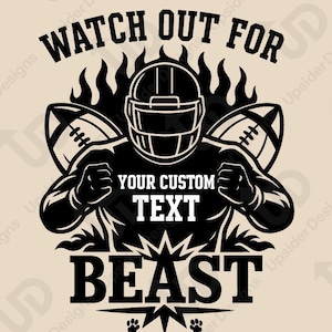 Peut inclure: Design numérique noir et blanc avec un joueur de football américain portant un casque et tenant deux ballons. Le texte comprend "WATCH OUT FOR", "YOUR CUSTOM TEXT" et "BEAST". Formats de fichiers PDF, SVG, PNG, DXF et EPS inclus.