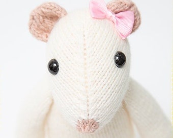 Megan the Mouse knitting pattern