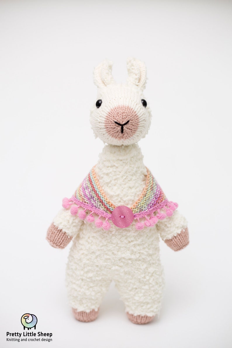 Lowri the Llama knitting pattern image 1