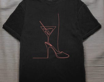 Camiseta elegante con dibujo de línea de copa de martini y tacón alto / Camiseta de moda para fiesta de cóctel / Fiesta de chicas / Traje de despedida de soltera