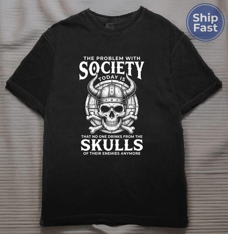 Camiseta de calavera vikinga Comfort Colors, divertida y sarcástica. El problema de la sociedad actual: ya nadie bebe de las calaveras de sus enemigos. imagen 12