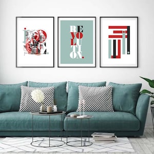 Puede incluir: Tres impresiones artísticas enmarcadas sobre un sofá turquesa. Las impresiones presentan diseños abstractos y texto. Una impresión tiene la cara de una mujer con acentos rojos, otra dice "REVOLUTION" en letras rojas, y la tercera tiene formas geométricas rojas, negras y grises.