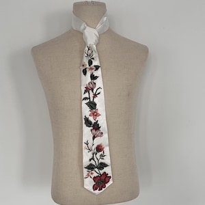 Vintage Wedding Necktie, Burgundy Floral Ties for Men,Forest Wedding Neckties,Floral Embroidered Ties, Groomsmen Tie, Prom tie, Groom tie