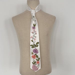 Romantic Lilac Flower Wedding Necktie,Pink& Purple Floral Ties for Men Wedding Necktie,Embroidered Ties, Groomsmen Tie, Prom tie, Groom tie
