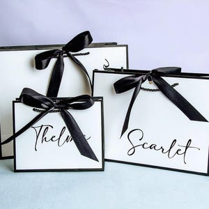 Pochette cadeau de demoiselle d'honneur personnalisée - Pochette cadeau élégante - Pochette cadeau noir et blanc - Pochette cadeau mariage - Pochette cadeau fête de mariage - Pochette mariage