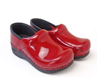 red dansko clogs
