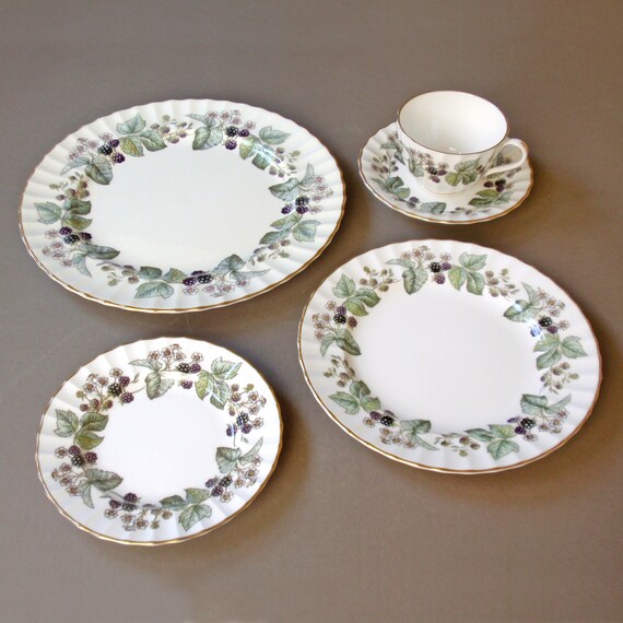 Lavinia Bone China by Royal Worcester 5 Piece Setting White or