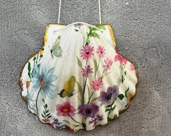 Vlinders in wilde bloemen | Handgemaakte Camino-pelgrimssouvenirs: sint-jakobsschelpen en sieraden-/snuisterijschaaltjes