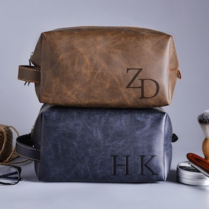 Custom Leather Toiletry Bag,Engraved Leather Travel Kit,Travel Toiletry Bag,Engraved Dopp Kit,Best Man Gift,Christmas gifts,Gift For Him
