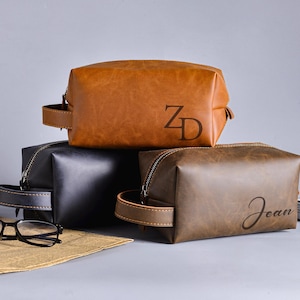 Personalized Toiletry Bag,Engraved Leather Travel Kit,Travel Toiletry Bag,Groomsmen Gifts,Leather Dopp Kit,Christmas gifts,Gift For Him