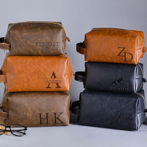 Engraved Leather Travel Kit,Personalized Toiletry Bag,Best Man Gift,Travel Toiletry Bag,Leather Dopp Kit,Christmas gifts,Gift For Him