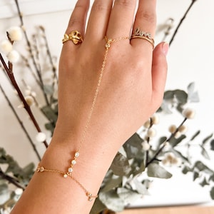 Love 18K Yellow Gold Hand Chain Bracelet – Dainty, Delicate Hand Chain, Boho Jewellery for Women, Modern & Classy Hand Jewelry, Gift for Her