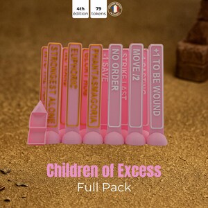 Puede incluir: Un juego completo de cartas de Children of Excess. Las cartas son rosas con texto blanco y están dispuestas en fila. Las cartas están sobre una superficie marrón. El texto en las cartas incluye: +1 para ser herido, mover /2, golpear último, sin orden, -1 guardar, fantasmagoría, borde romo, eufórico, el más fuerte solo.
