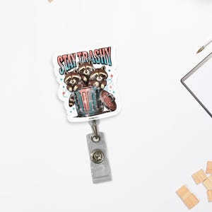 Bobine de badge raton laveur, porte-carte d'identité animal amusant, clip de poubelle rétro, idée cadeau panda poubelle, accessoire de travail sarcastique mignon