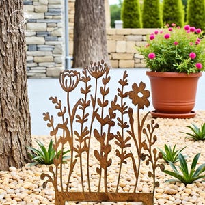 Rustic Metal Wildflower Garden Stake – Decorative Flower Accent for Outdoor Decor