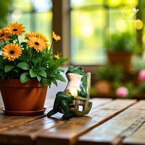 Solar Powered Mini Frog Garden Statue, Solar Figurine, Resin Garden Ornament, Outdoor Ornament