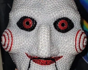 Hand verzauberte Saw Billy Maske für Erwachsene Jigsaw Halloween-Kostüm Jeweled Strass Perlen Bling Horrorfilme