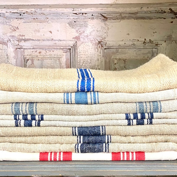 Vintage französische Getreidesäcke, blau-weißer Getreidesack, marineblauer und weißer, roter und weißer Getreidesack