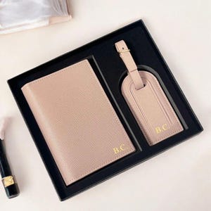 Funda para pasaporte personalizada, etiqueta para equipaje, funda de piel sintética, billetera de viaje, regalo personalizado, regalo de cumpleaños, caja de regalo.