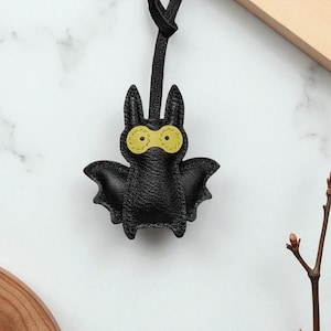 Leather Bat Keychain: Gothic Halloween Bag Charm